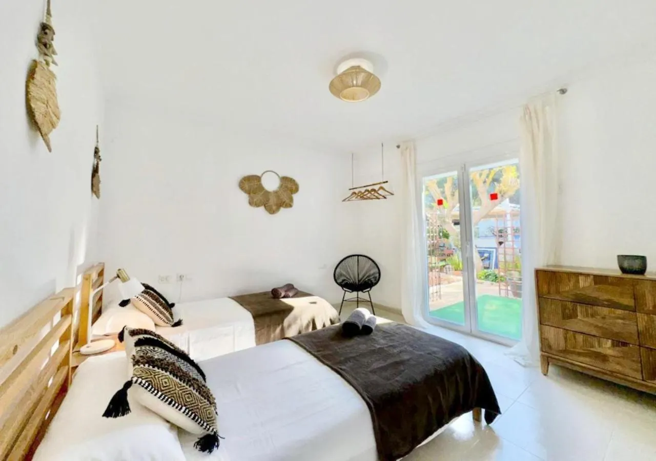 Villa Walk To O Beach Large Pool Bbq San Antonio  San Antonio (Ibiza)