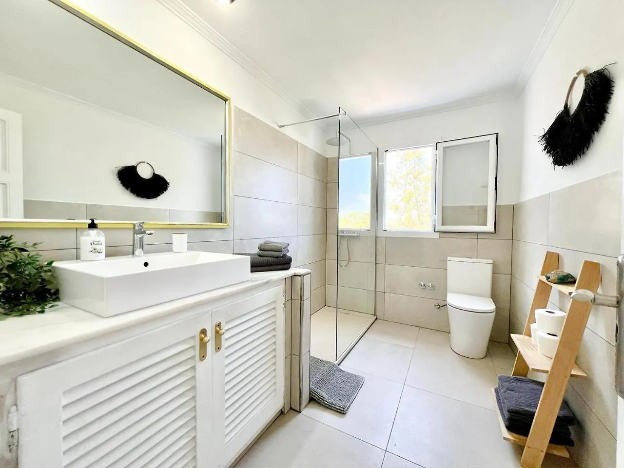 Villa Walk To O Beach Large Pool Bbq San Antonio  0*, San Antonio (Ibiza)